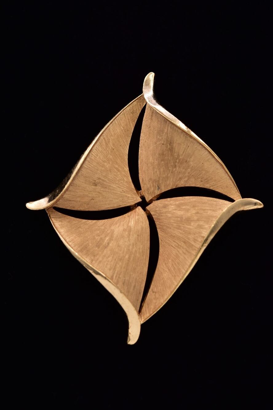 Crown Trifari Vintage Brushed Gold Modernist Pinwheel Brooch Pin Signed Bin5B